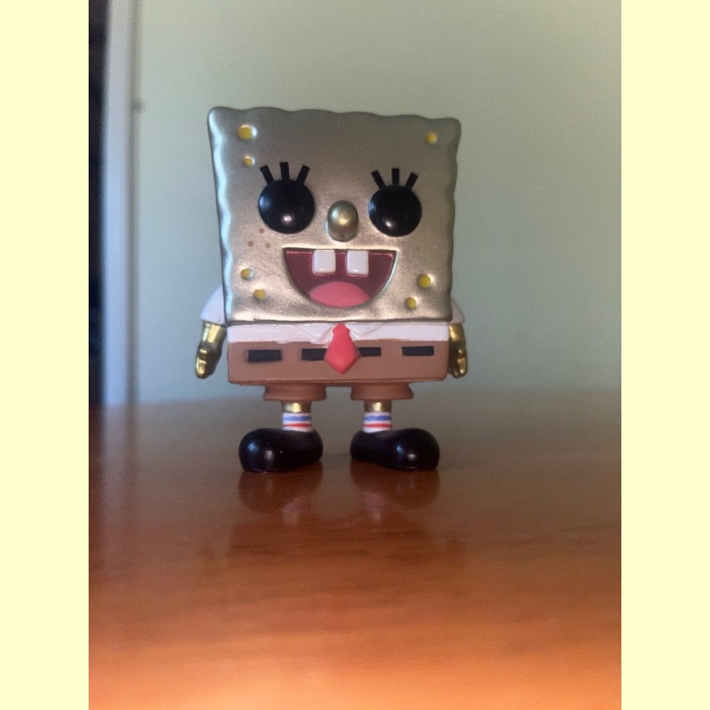 FUNKO POP! VINYL EXTREMELY RARE GOLDEN SPONGEBOB SQUAREPANTS FIGURINE